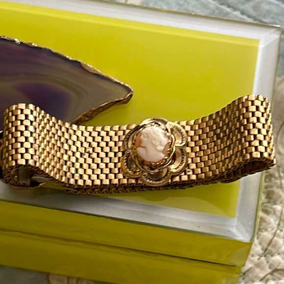 Victorian old carved cameo bracelet I think it’s silver with gold plated overlay - Picture 3 of 17